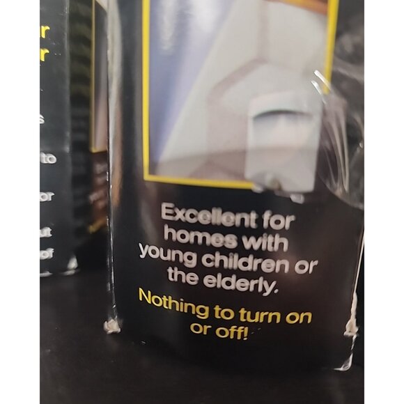 3 pack LED Motion Activated Outdoor Indoor Night Light MAXSA wireless white new - Picture 5 of 6